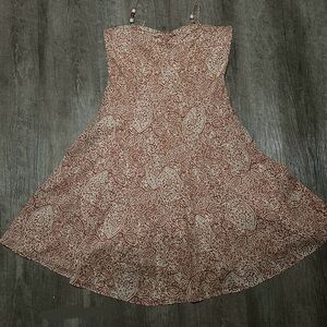 Chic Paisley Print Midi Dress in Reddish-Brown and Cream